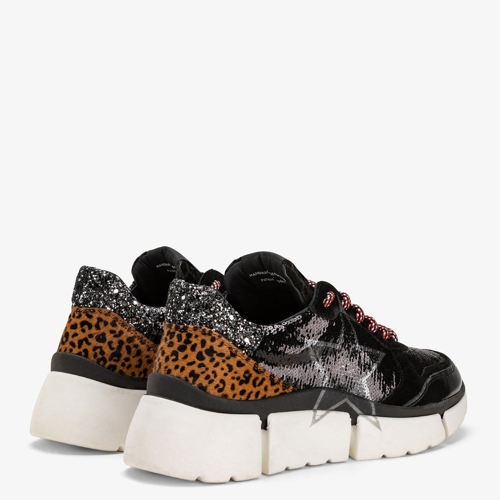 
                      
                        CHUNKY SNEAKERS STINGER GLAM DARK - STELLA
                      
                    