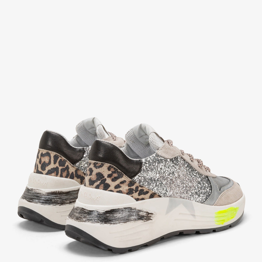 
                      
                        CHUNKY SNEAKERS STINGER URBAN JUNGLE - STELLA
                      
                    