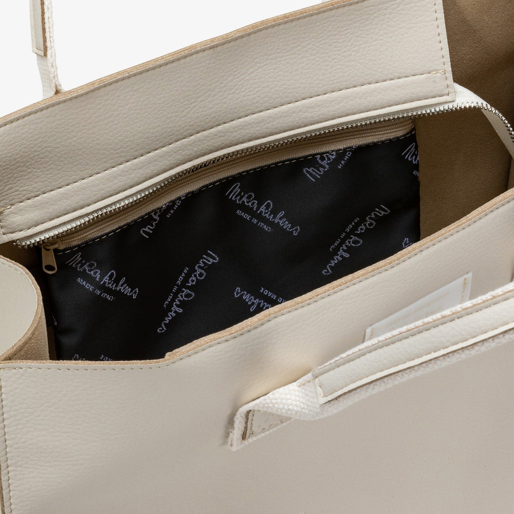 
                      
                        EASY TOTE - IVORY RELEASE
                      
                    