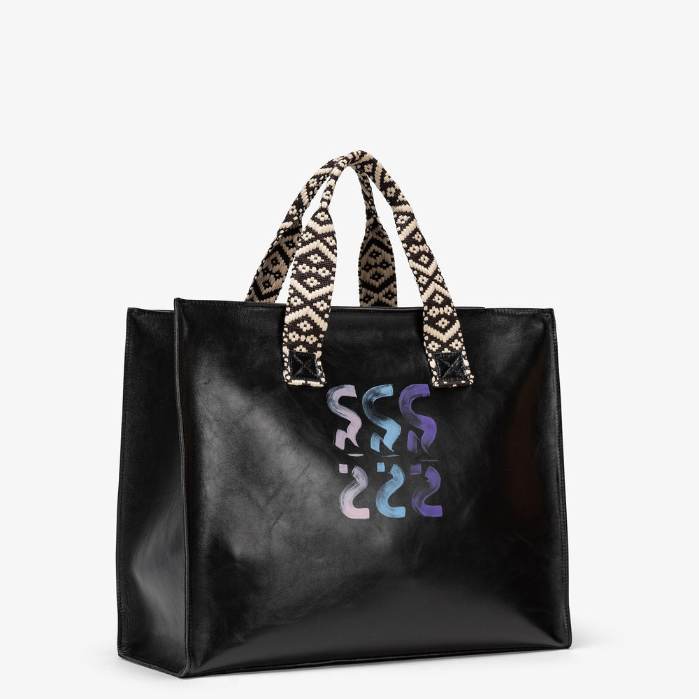 
                      
                        EASY TOTE BLACK GLOSSY - LOGO
                      
                    